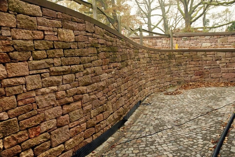 Stützmauern — Akmuo Kitaip